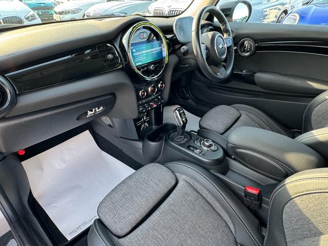 MINI クーパー タッチパネルナビ リヤカメラ シートヒーター 黒半革シート 16インチAW アクティブクルーズコントロール ドライビングアシスト Bluetooth コンフォートアクセス 1オーナー 禁煙車(34枚目)