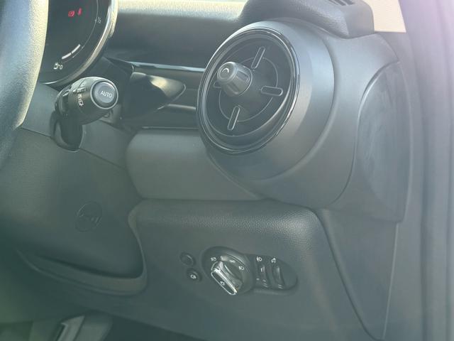 MINI クーパー タッチパネルナビ リヤカメラ シートヒーター 黒半革シート 16インチAW アクティブクルーズコントロール ドライビングアシスト Bluetooth コンフォートアクセス 1オーナー 禁煙車(46枚目)