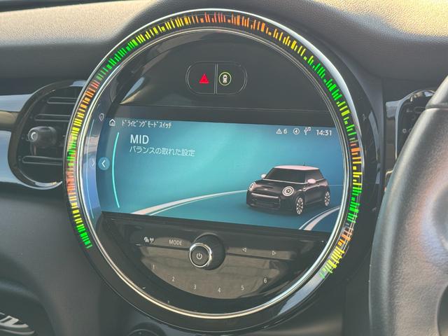 MINI クーパー タッチパネルナビ リヤカメラ シートヒーター 黒半革シート 16インチAW アクティブクルーズコントロール ドライビングアシスト Bluetooth コンフォートアクセス 1オーナー 禁煙車(52枚目)