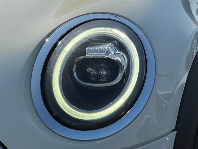 MINI クーパー タッチパネルナビ ドライビングアシスト 15インチアルミ LEDヘッドライト LDEフォグライト コンフォートアクセス アイドリングストップ アンビエントライト 禁煙車(8枚目)