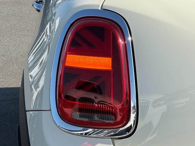 MINI クーパー タッチパネルナビ ドライビングアシスト 15インチアルミ LEDヘッドライト LDEフォグライト コンフォートアクセス アイドリングストップ アンビエントライト 禁煙車(15枚目)