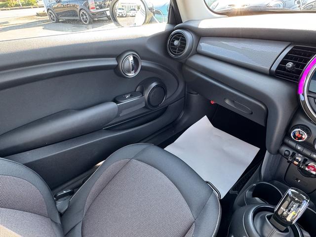 MINI クーパー タッチパネルナビ ドライビングアシスト 15インチアルミ LEDヘッドライト LDEフォグライト コンフォートアクセス アイドリングストップ アンビエントライト 禁煙車(23枚目)