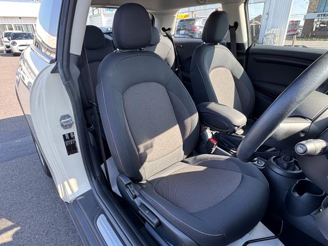 MINI クーパー タッチパネルナビ ドライビングアシスト 15インチアルミ LEDヘッドライト LDEフォグライト コンフォートアクセス アイドリングストップ アンビエントライト 禁煙車(28枚目)