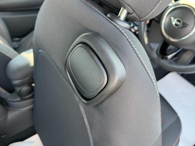 MINI クーパー タッチパネルナビ ドライビングアシスト 15インチアルミ LEDヘッドライト LDEフォグライト コンフォートアクセス アイドリングストップ アンビエントライト 禁煙車(32枚目)