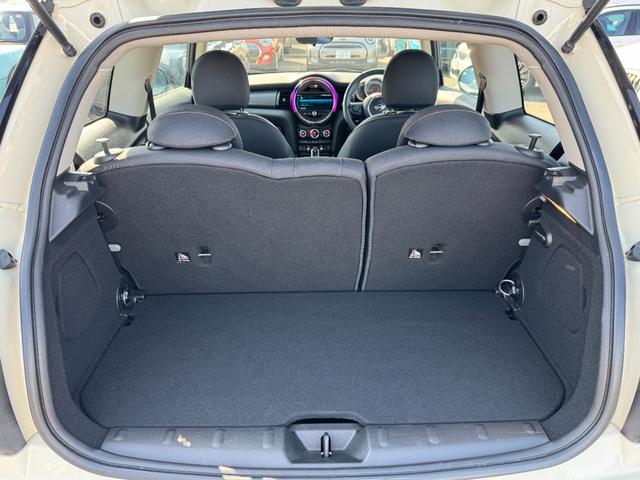 MINI クーパー タッチパネルナビ ドライビングアシスト 15インチアルミ LEDヘッドライト LDEフォグライト コンフォートアクセス アイドリングストップ アンビエントライト 禁煙車(35枚目)