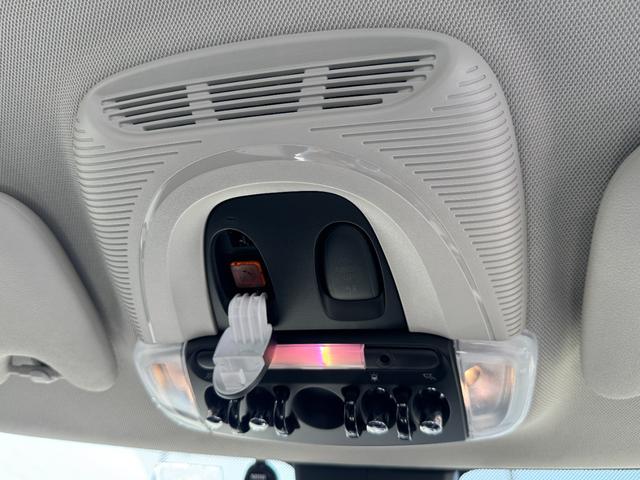 MINI クーパー タッチパネルナビ ドライビングアシスト 15インチアルミ LEDヘッドライト LDEフォグライト コンフォートアクセス アイドリングストップ アンビエントライト 禁煙車(44枚目)