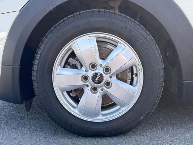 MINI クーパー タッチパネルナビ ドライビングアシスト 15インチアルミ LEDヘッドライト LDEフォグライト コンフォートアクセス アイドリングストップ アンビエントライト 禁煙車(53枚目)