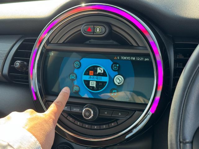 MINI クーパー タッチパネルナビ ドライビングアシスト 15インチアルミ LEDヘッドライト LDEフォグライト コンフォートアクセス アイドリングストップ アンビエントライト 禁煙車(59枚目)