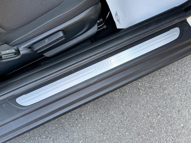 MINI クーパー タッチパネルナビ ドライビングアシスト 15インチアルミ LEDヘッドライト LDEフォグライト コンフォートアクセス アイドリングストップ アンビエントライト 禁煙車(74枚目)