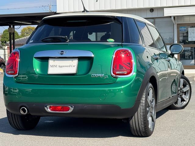 MINI クーパーD 60周年記念車 茶革 シートヒーター タッチパネルナビ 社外フルセグTV リヤカメラ クルーズコントロール ドライビングアシスト 17インチAW LEDヘッドライト Bluetooth 禁煙車(6枚目)