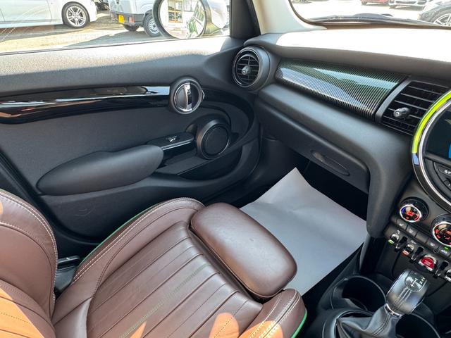 MINI クーパーD 60周年記念車 茶革 シートヒーター タッチパネルナビ 社外フルセグTV リヤカメラ クルーズコントロール ドライビングアシスト 17インチAW LEDヘッドライト Bluetooth 禁煙車(26枚目)