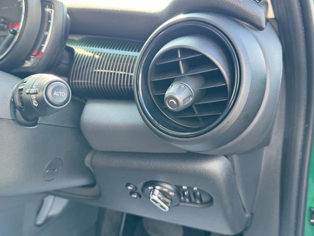 MINI クーパーD 60周年記念車 茶革 シートヒーター タッチパネルナビ 社外フルセグTV リヤカメラ クルーズコントロール ドライビングアシスト 17インチAW LEDヘッドライト Bluetooth 禁煙車(42枚目)