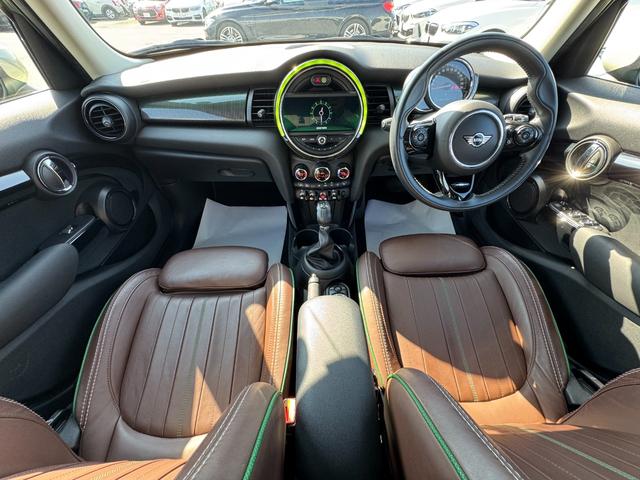 MINI クーパーD 60周年記念車 茶革 シートヒーター タッチパネルナビ 社外フルセグTV リヤカメラ クルーズコントロール ドライビングアシスト 17インチAW LEDヘッドライト Bluetooth 禁煙車(57枚目)