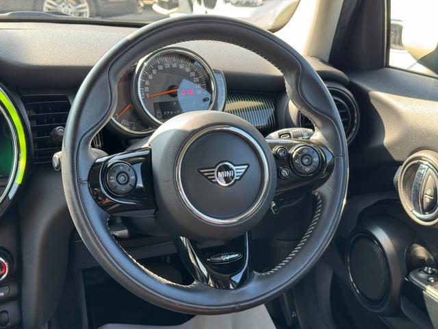 MINI クーパーD 60周年記念車 茶革 シートヒーター タッチパネルナビ 社外フルセグTV リヤカメラ クルーズコントロール ドライビングアシスト 17インチAW LEDヘッドライト Bluetooth 禁煙車(58枚目)