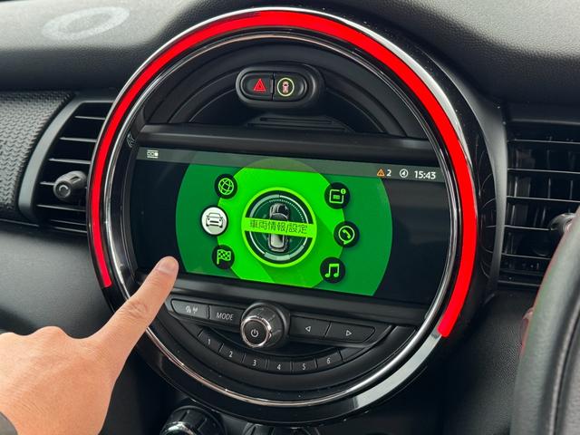 ＭＩＮＩ アイスブルーブラックエディション　３８０台限定車　６速ＭＴ　ペッパーＰＫＧ　１７インチＡＷ　ＡＣＣ　Ｄアシスト　タッチパネルナビ　リヤカメラ　Ｂｌｕｅｔｏｏｔｈ　ＥＴＣ２．０　コンフォートアクセス　１オーナー車　禁煙車（20枚目）