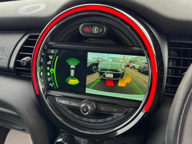 ＭＩＮＩ アイスブルーブラックエディション　３８０台限定車　６速ＭＴ　ペッパーＰＫＧ　１７インチＡＷ　ＡＣＣ　Ｄアシスト　タッチパネルナビ　リヤカメラ　Ｂｌｕｅｔｏｏｔｈ　ＥＴＣ２．０　コンフォートアクセス　１オーナー車　禁煙車（21枚目）