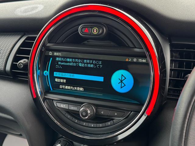 ＭＩＮＩ アイスブルーブラックエディション　３８０台限定車　６速ＭＴ　ペッパーＰＫＧ　１７インチＡＷ　ＡＣＣ　Ｄアシスト　タッチパネルナビ　リヤカメラ　Ｂｌｕｅｔｏｏｔｈ　ＥＴＣ２．０　コンフォートアクセス　１オーナー車　禁煙車（23枚目）
