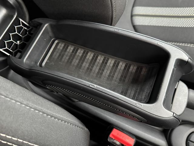 ＭＩＮＩ アイスブルーブラックエディション　３８０台限定車　６速ＭＴ　ペッパーＰＫＧ　１７インチＡＷ　ＡＣＣ　Ｄアシスト　タッチパネルナビ　リヤカメラ　Ｂｌｕｅｔｏｏｔｈ　ＥＴＣ２．０　コンフォートアクセス　１オーナー車　禁煙車（29枚目）
