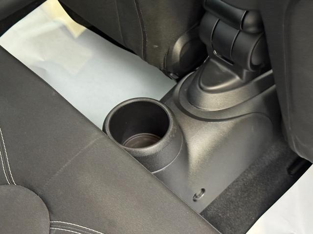 ＭＩＮＩ アイスブルーブラックエディション　３８０台限定車　６速ＭＴ　ペッパーＰＫＧ　１７インチＡＷ　ＡＣＣ　Ｄアシスト　タッチパネルナビ　リヤカメラ　Ｂｌｕｅｔｏｏｔｈ　ＥＴＣ２．０　コンフォートアクセス　１オーナー車　禁煙車（36枚目）