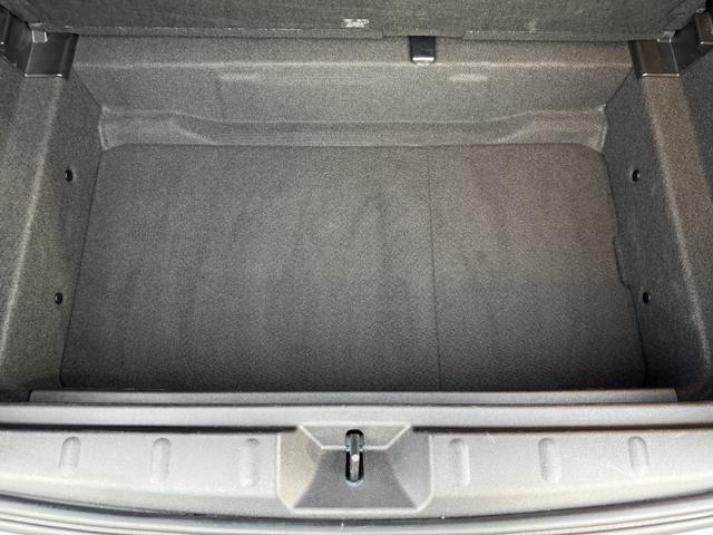 ＭＩＮＩ アイスブルーブラックエディション　３８０台限定車　６速ＭＴ　ペッパーＰＫＧ　１７インチＡＷ　ＡＣＣ　Ｄアシスト　タッチパネルナビ　リヤカメラ　Ｂｌｕｅｔｏｏｔｈ　ＥＴＣ２．０　コンフォートアクセス　１オーナー車　禁煙車（40枚目）