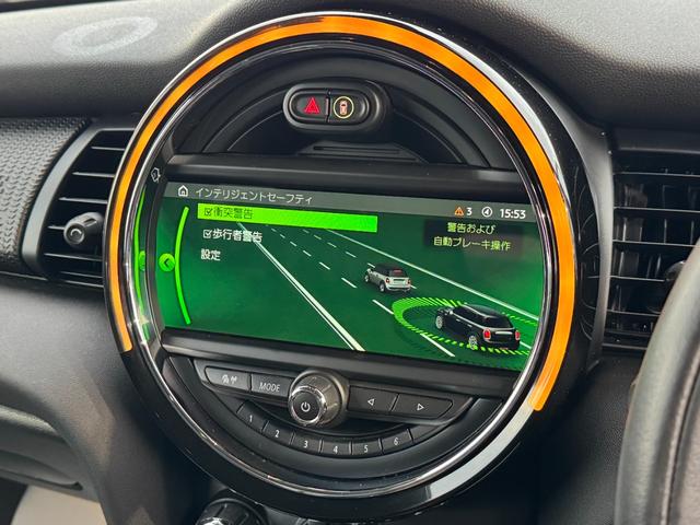 ＭＩＮＩ アイスブルーブラックエディション　３８０台限定車　６速ＭＴ　ペッパーＰＫＧ　１７インチＡＷ　ＡＣＣ　Ｄアシスト　タッチパネルナビ　リヤカメラ　Ｂｌｕｅｔｏｏｔｈ　ＥＴＣ２．０　コンフォートアクセス　１オーナー車　禁煙車（50枚目）