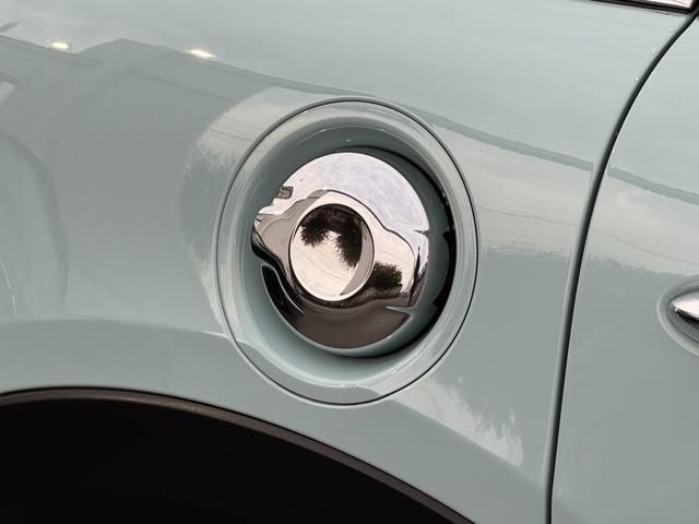 ＭＩＮＩ アイスブルーブラックエディション　３８０台限定車　６速ＭＴ　ペッパーＰＫＧ　１７インチＡＷ　ＡＣＣ　Ｄアシスト　タッチパネルナビ　リヤカメラ　Ｂｌｕｅｔｏｏｔｈ　ＥＴＣ２．０　コンフォートアクセス　１オーナー車　禁煙車（56枚目）