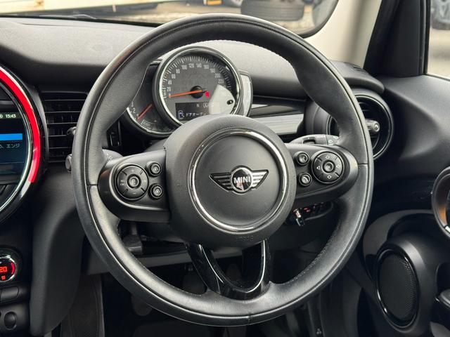 ＭＩＮＩ アイスブルーブラックエディション　３８０台限定車　６速ＭＴ　ペッパーＰＫＧ　１７インチＡＷ　ＡＣＣ　Ｄアシスト　タッチパネルナビ　リヤカメラ　Ｂｌｕｅｔｏｏｔｈ　ＥＴＣ２．０　コンフォートアクセス　１オーナー車　禁煙車（61枚目）