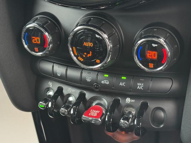ＭＩＮＩ アイスブルーブラックエディション　３８０台限定車　６速ＭＴ　ペッパーＰＫＧ　１７インチＡＷ　ＡＣＣ　Ｄアシスト　タッチパネルナビ　リヤカメラ　Ｂｌｕｅｔｏｏｔｈ　ＥＴＣ２．０　コンフォートアクセス　１オーナー車　禁煙車（67枚目）