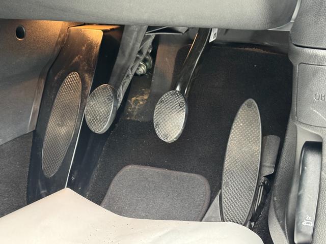 ＭＩＮＩ アイスブルーブラックエディション　３８０台限定車　６速ＭＴ　ペッパーＰＫＧ　１７インチＡＷ　ＡＣＣ　Ｄアシスト　タッチパネルナビ　リヤカメラ　Ｂｌｕｅｔｏｏｔｈ　ＥＴＣ２．０　コンフォートアクセス　１オーナー車　禁煙車（71枚目）