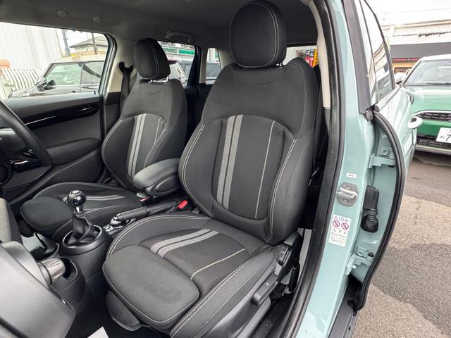 ＭＩＮＩ アイスブルーブラックエディション　３８０台限定車　６速ＭＴ　ペッパーＰＫＧ　１７インチＡＷ　ＡＣＣ　Ｄアシスト　タッチパネルナビ　リヤカメラ　Ｂｌｕｅｔｏｏｔｈ　ＥＴＣ２．０　コンフォートアクセス　１オーナー車　禁煙車（74枚目）