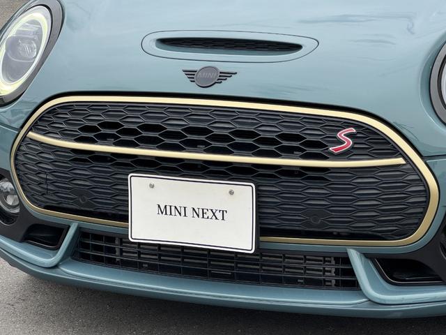 ＭＩＮＩ クーパーＳ　クラブマン　アントールド・エディション　ユアーズレザーセージグリーン　シートヒーター　タッチパネルモニター　アップルカープレイ　リヤカメラ　ワイヤレスチャージ　Ｂｌｕｅｔｏｏｔｈ　クルコン　Ｄアシスト　１８ＡＷ　当社下取車　１オーナ　禁煙車（9枚目）