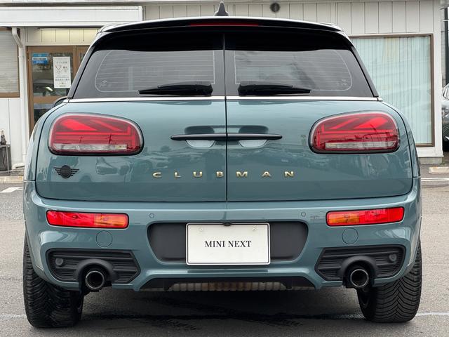 ＭＩＮＩ クーパーＳ　クラブマン　アントールド・エディション　ユアーズレザーセージグリーン　シートヒーター　タッチパネルモニター　アップルカープレイ　リヤカメラ　ワイヤレスチャージ　Ｂｌｕｅｔｏｏｔｈ　クルコン　Ｄアシスト　１８ＡＷ　当社下取車　１オーナ　禁煙車（11枚目）