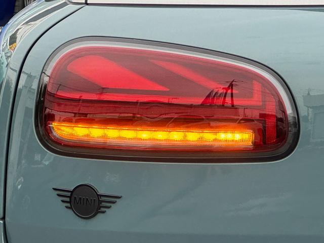 ＭＩＮＩ クーパーＳ　クラブマン　アントールド・エディション　ユアーズレザーセージグリーン　シートヒーター　タッチパネルモニター　アップルカープレイ　リヤカメラ　ワイヤレスチャージ　Ｂｌｕｅｔｏｏｔｈ　クルコン　Ｄアシスト　１８ＡＷ　当社下取車　１オーナ　禁煙車（15枚目）