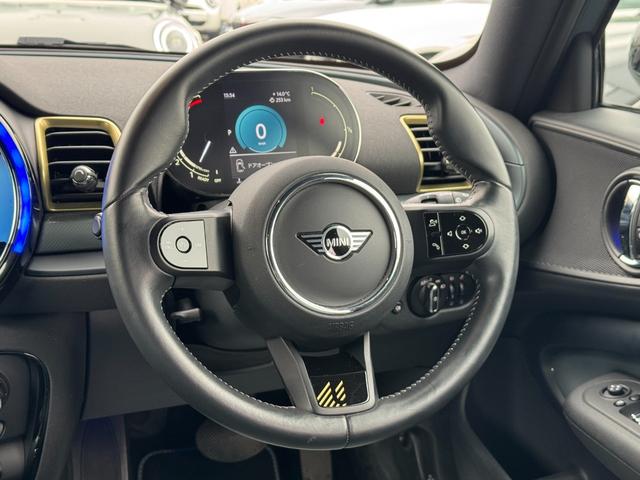 ＭＩＮＩ クーパーＳ　クラブマン　アントールド・エディション　ユアーズレザーセージグリーン　シートヒーター　タッチパネルモニター　アップルカープレイ　リヤカメラ　ワイヤレスチャージ　Ｂｌｕｅｔｏｏｔｈ　クルコン　Ｄアシスト　１８ＡＷ　当社下取車　１オーナ　禁煙車（17枚目）