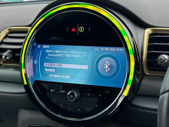 ＭＩＮＩ クーパーＳ　クラブマン　アントールド・エディション　ユアーズレザーセージグリーン　シートヒーター　タッチパネルモニター　アップルカープレイ　リヤカメラ　ワイヤレスチャージ　Ｂｌｕｅｔｏｏｔｈ　クルコン　Ｄアシスト　１８ＡＷ　当社下取車　１オーナ　禁煙車（24枚目）