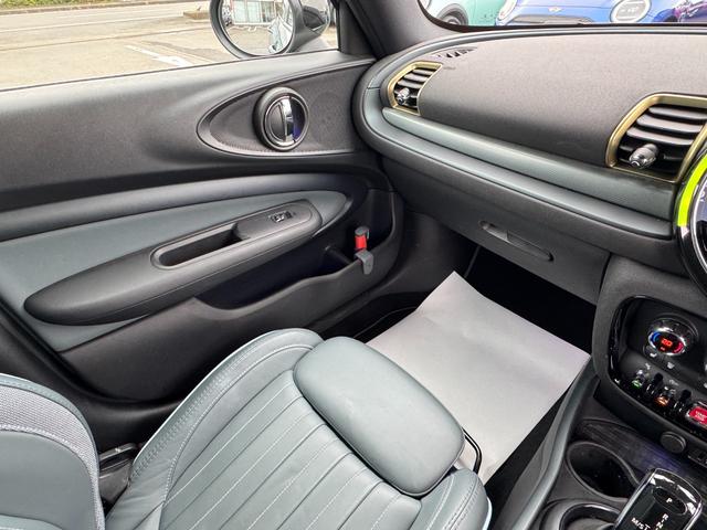 ＭＩＮＩ クーパーＳ　クラブマン　アントールド・エディション　ユアーズレザーセージグリーン　シートヒーター　タッチパネルモニター　アップルカープレイ　リヤカメラ　ワイヤレスチャージ　Ｂｌｕｅｔｏｏｔｈ　クルコン　Ｄアシスト　１８ＡＷ　当社下取車　１オーナ　禁煙車（26枚目）