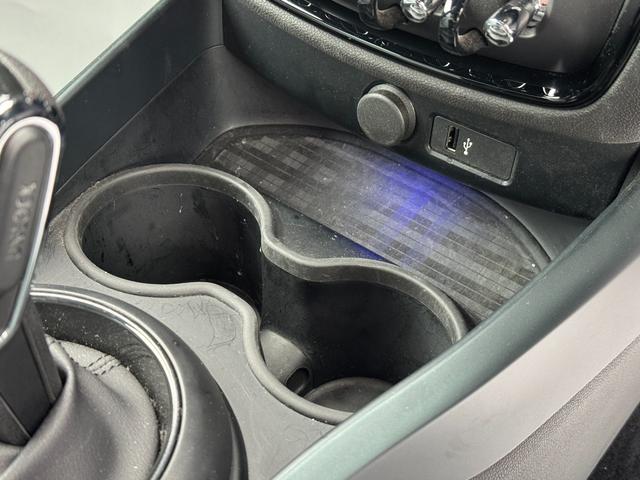 ＭＩＮＩ クーパーＳ　クラブマン　アントールド・エディション　ユアーズレザーセージグリーン　シートヒーター　タッチパネルモニター　アップルカープレイ　リヤカメラ　ワイヤレスチャージ　Ｂｌｕｅｔｏｏｔｈ　クルコン　Ｄアシスト　１８ＡＷ　当社下取車　１オーナ　禁煙車（29枚目）