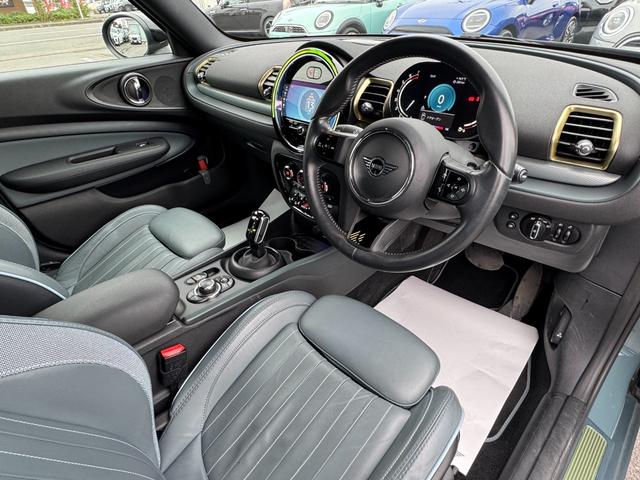 ＭＩＮＩ クーパーＳ　クラブマン　アントールド・エディション　ユアーズレザーセージグリーン　シートヒーター　タッチパネルモニター　アップルカープレイ　リヤカメラ　ワイヤレスチャージ　Ｂｌｕｅｔｏｏｔｈ　クルコン　Ｄアシスト　１８ＡＷ　当社下取車　１オーナ　禁煙車（32枚目）
