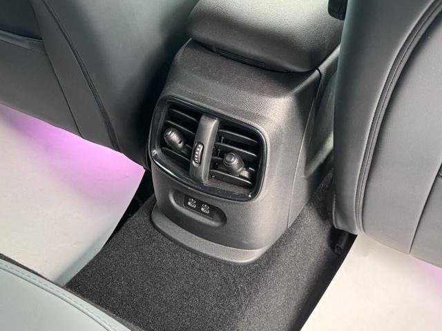 ＭＩＮＩ クーパーＳ　クラブマン　アントールド・エディション　ユアーズレザーセージグリーン　シートヒーター　タッチパネルモニター　アップルカープレイ　リヤカメラ　ワイヤレスチャージ　Ｂｌｕｅｔｏｏｔｈ　クルコン　Ｄアシスト　１８ＡＷ　当社下取車　１オーナ　禁煙車（39枚目）