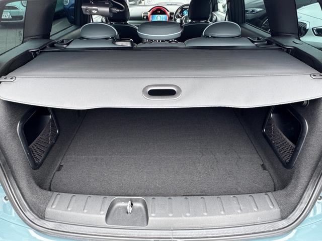 ＭＩＮＩ クーパーＳ　クラブマン　アントールド・エディション　ユアーズレザーセージグリーン　シートヒーター　タッチパネルモニター　アップルカープレイ　リヤカメラ　ワイヤレスチャージ　Ｂｌｕｅｔｏｏｔｈ　クルコン　Ｄアシスト　１８ＡＷ　当社下取車　１オーナ　禁煙車（44枚目）