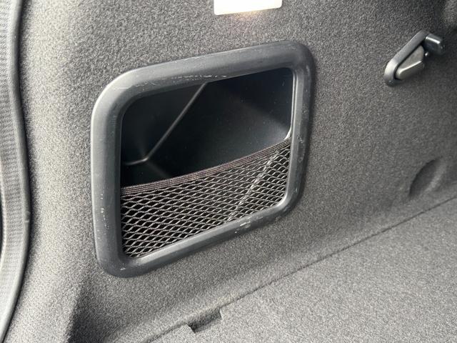 ＭＩＮＩ クーパーＳ　クラブマン　アントールド・エディション　ユアーズレザーセージグリーン　シートヒーター　タッチパネルモニター　アップルカープレイ　リヤカメラ　ワイヤレスチャージ　Ｂｌｕｅｔｏｏｔｈ　クルコン　Ｄアシスト　１８ＡＷ　当社下取車　１オーナ　禁煙車（46枚目）