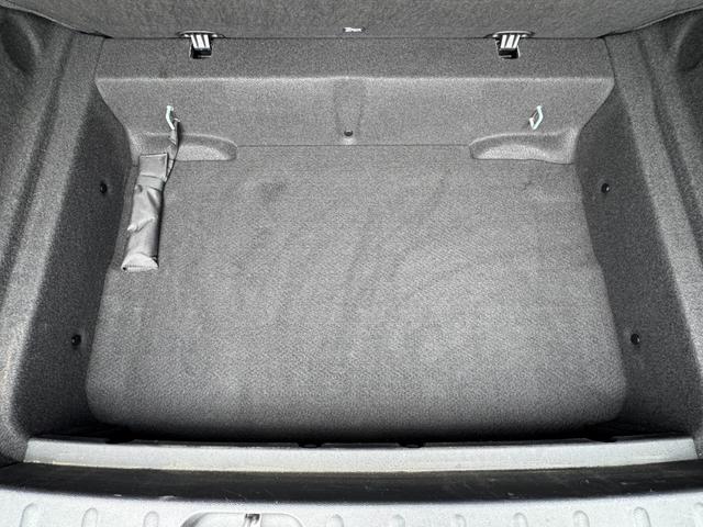 ＭＩＮＩ クーパーＳ　クラブマン　アントールド・エディション　ユアーズレザーセージグリーン　シートヒーター　タッチパネルモニター　アップルカープレイ　リヤカメラ　ワイヤレスチャージ　Ｂｌｕｅｔｏｏｔｈ　クルコン　Ｄアシスト　１８ＡＷ　当社下取車　１オーナ　禁煙車（48枚目）