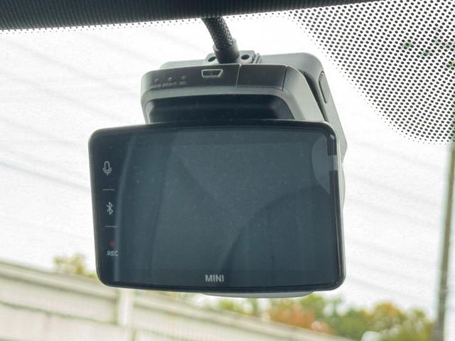 ＭＩＮＩ クーパーＳ　クラブマン　アントールド・エディション　ユアーズレザーセージグリーン　シートヒーター　タッチパネルモニター　アップルカープレイ　リヤカメラ　ワイヤレスチャージ　Ｂｌｕｅｔｏｏｔｈ　クルコン　Ｄアシスト　１８ＡＷ　当社下取車　１オーナ　禁煙車（58枚目）
