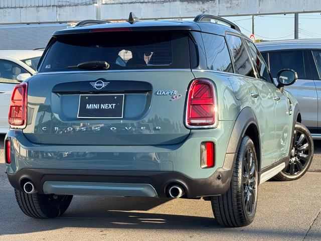 ＭＩＮＩ クパＳＤクロスオバオル４プレミアム＋Ｐクラシクトリム　茶革　シートヒーター　ＡＣＣ　Ｄアシスト　タッチパネルナビ　リヤカメラ　アップルカープレイ　ワイヤレスチャージ　Ｂｌｕｅｔｏｏｔｈ　ピクニックベンチ　電動リヤゲート　１８ＡＷ　１オーナ　禁煙車（6枚目）