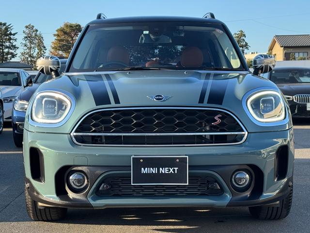 ＭＩＮＩ クパＳＤクロスオバオル４プレミアム＋Ｐクラシクトリム　茶革　シートヒーター　ＡＣＣ　Ｄアシスト　タッチパネルナビ　リヤカメラ　アップルカープレイ　ワイヤレスチャージ　Ｂｌｕｅｔｏｏｔｈ　ピクニックベンチ　電動リヤゲート　１８ＡＷ　１オーナ　禁煙車（7枚目）