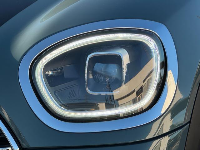 ＭＩＮＩ クパＳＤクロスオバオル４プレミアム＋Ｐクラシクトリム　茶革　シートヒーター　ＡＣＣ　Ｄアシスト　タッチパネルナビ　リヤカメラ　アップルカープレイ　ワイヤレスチャージ　Ｂｌｕｅｔｏｏｔｈ　ピクニックベンチ　電動リヤゲート　１８ＡＷ　１オーナ　禁煙車（8枚目）