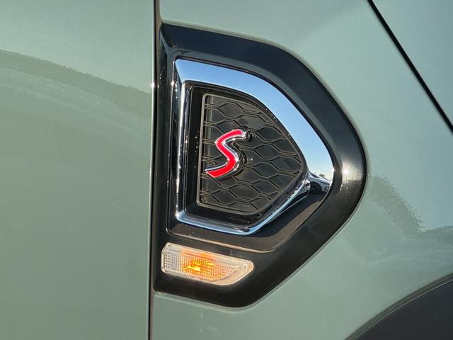 ＭＩＮＩ クパＳＤクロスオバオル４プレミアム＋Ｐクラシクトリム　茶革　シートヒーター　ＡＣＣ　Ｄアシスト　タッチパネルナビ　リヤカメラ　アップルカープレイ　ワイヤレスチャージ　Ｂｌｕｅｔｏｏｔｈ　ピクニックベンチ　電動リヤゲート　１８ＡＷ　１オーナ　禁煙車（14枚目）