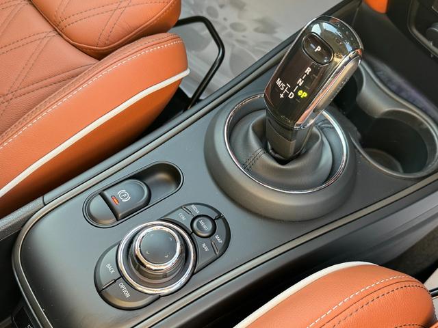 ＭＩＮＩ クパＳＤクロスオバオル４プレミアム＋Ｐクラシクトリム　茶革　シートヒーター　ＡＣＣ　Ｄアシスト　タッチパネルナビ　リヤカメラ　アップルカープレイ　ワイヤレスチャージ　Ｂｌｕｅｔｏｏｔｈ　ピクニックベンチ　電動リヤゲート　１８ＡＷ　１オーナ　禁煙車（28枚目）