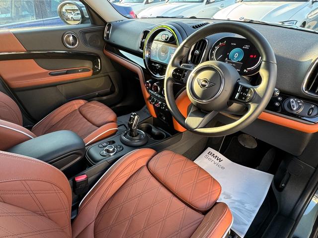 ＭＩＮＩ クパＳＤクロスオバオル４プレミアム＋Ｐクラシクトリム　茶革　シートヒーター　ＡＣＣ　Ｄアシスト　タッチパネルナビ　リヤカメラ　アップルカープレイ　ワイヤレスチャージ　Ｂｌｕｅｔｏｏｔｈ　ピクニックベンチ　電動リヤゲート　１８ＡＷ　１オーナ　禁煙車（32枚目）