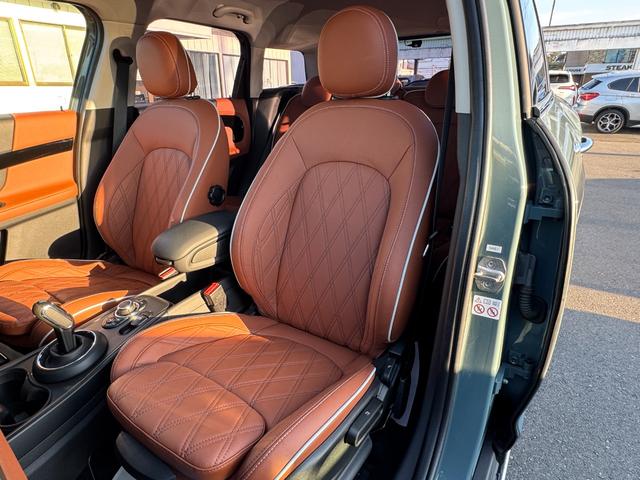 ＭＩＮＩ クパＳＤクロスオバオル４プレミアム＋Ｐクラシクトリム　茶革　シートヒーター　ＡＣＣ　Ｄアシスト　タッチパネルナビ　リヤカメラ　アップルカープレイ　ワイヤレスチャージ　Ｂｌｕｅｔｏｏｔｈ　ピクニックベンチ　電動リヤゲート　１８ＡＷ　１オーナ　禁煙車（33枚目）